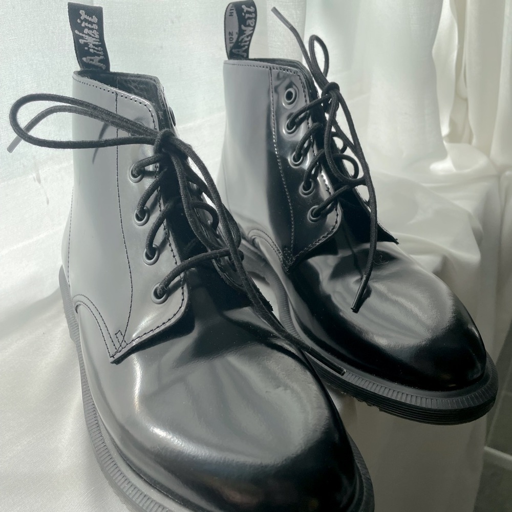Dr. Martens Emmeline leather boots US womens size 9 new never worn